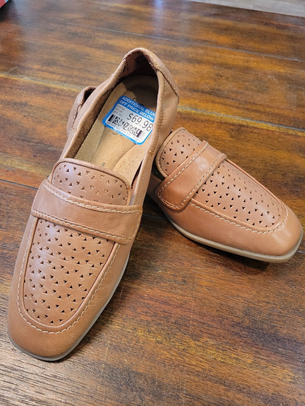 NWT Clark's Woman's Tan Leather Slip-On Loafers